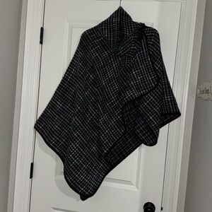 Beautiful*** NWT Jones New York Navy/Grey Shawl